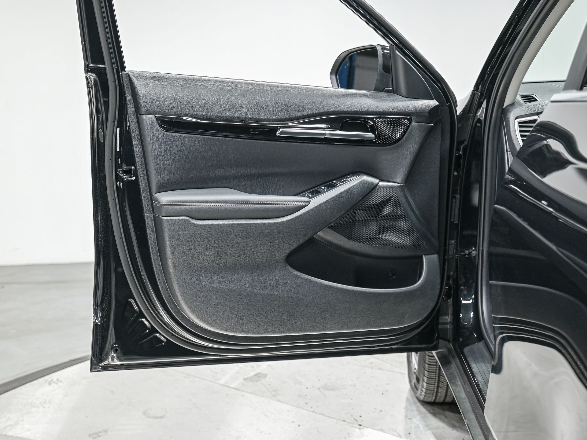 Vehicle image 12 of 30