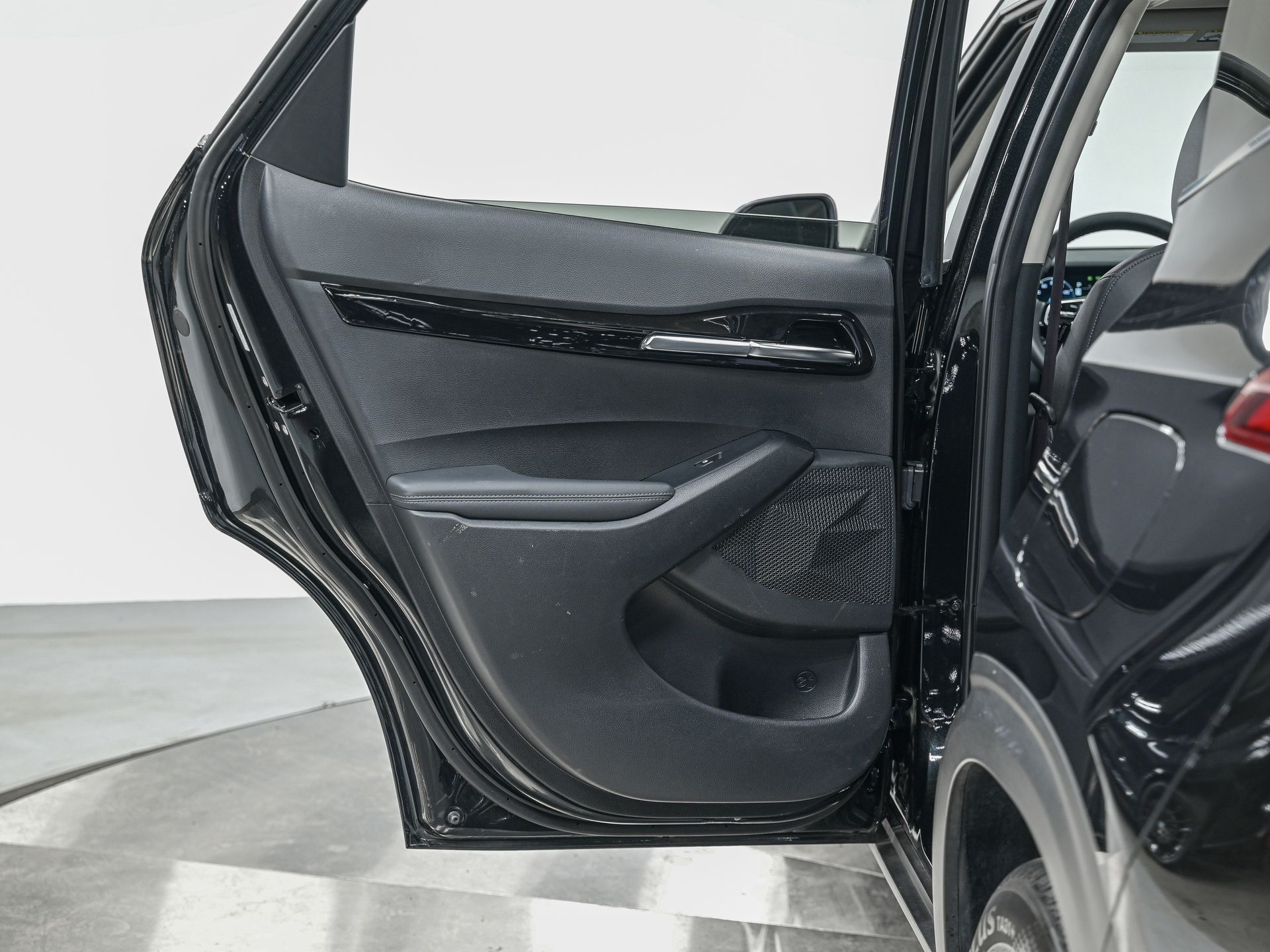 Vehicle image 27 of 30