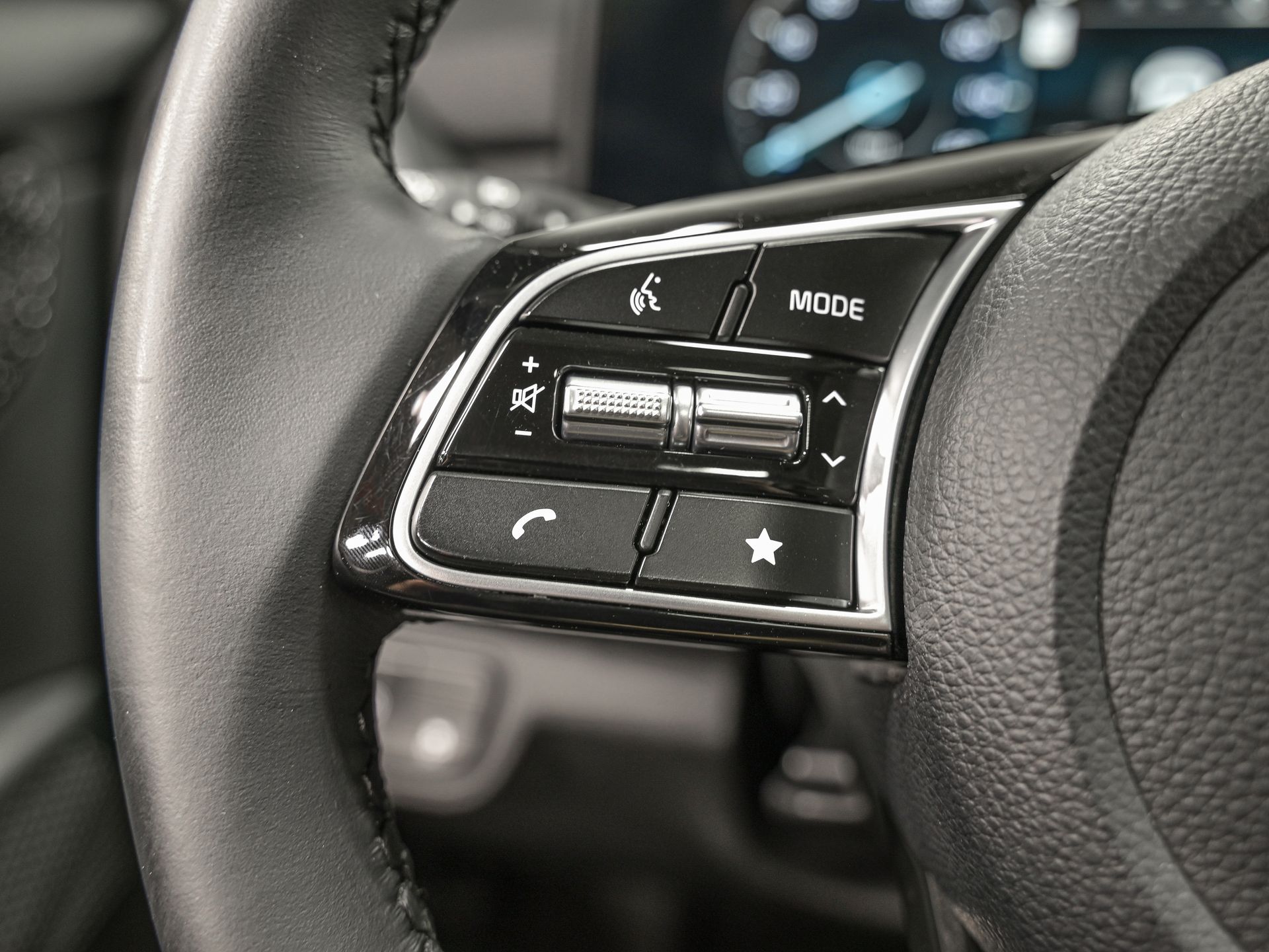 Vehicle image 19 of 30