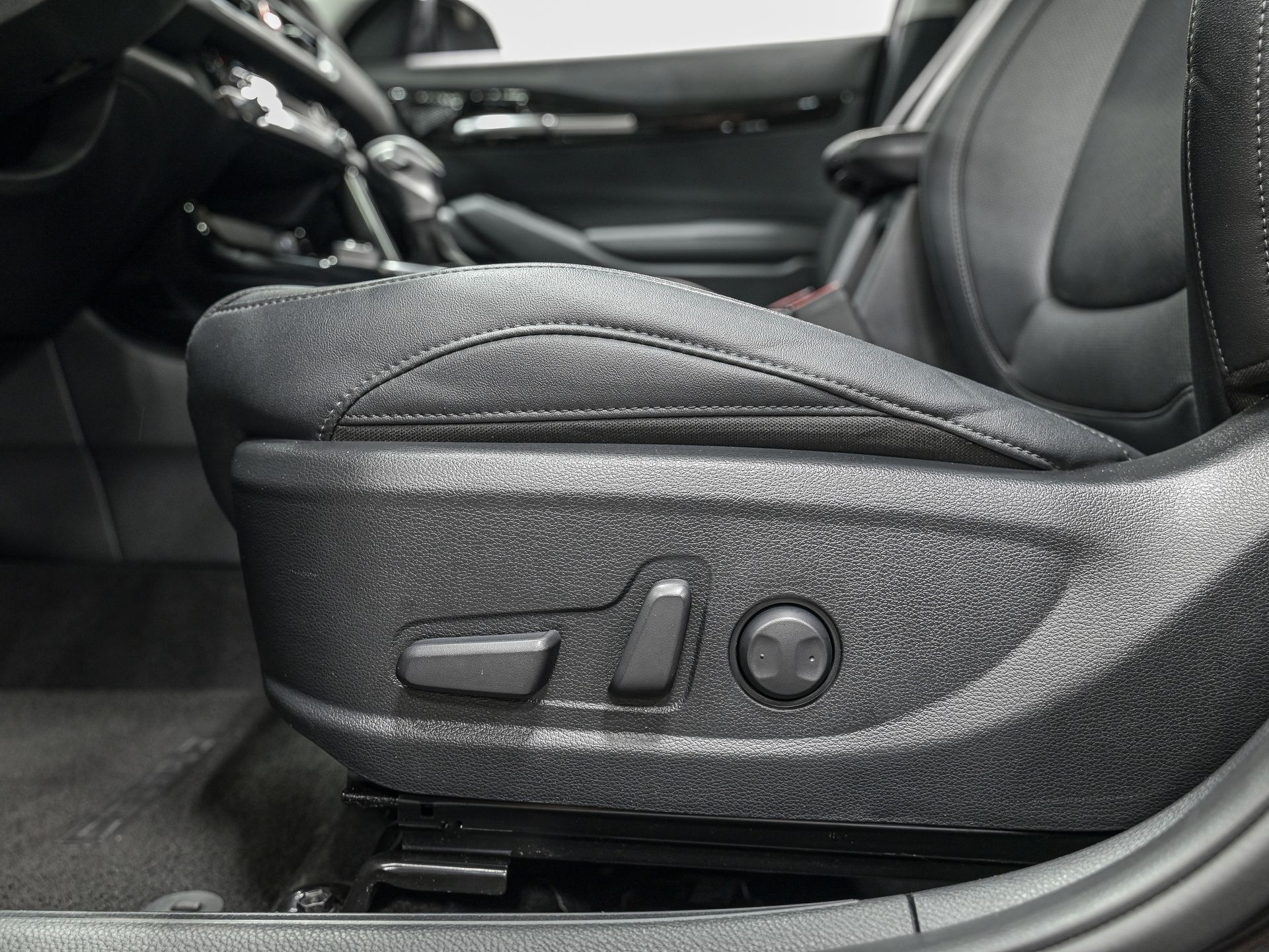 Vehicle image 14 of 30
