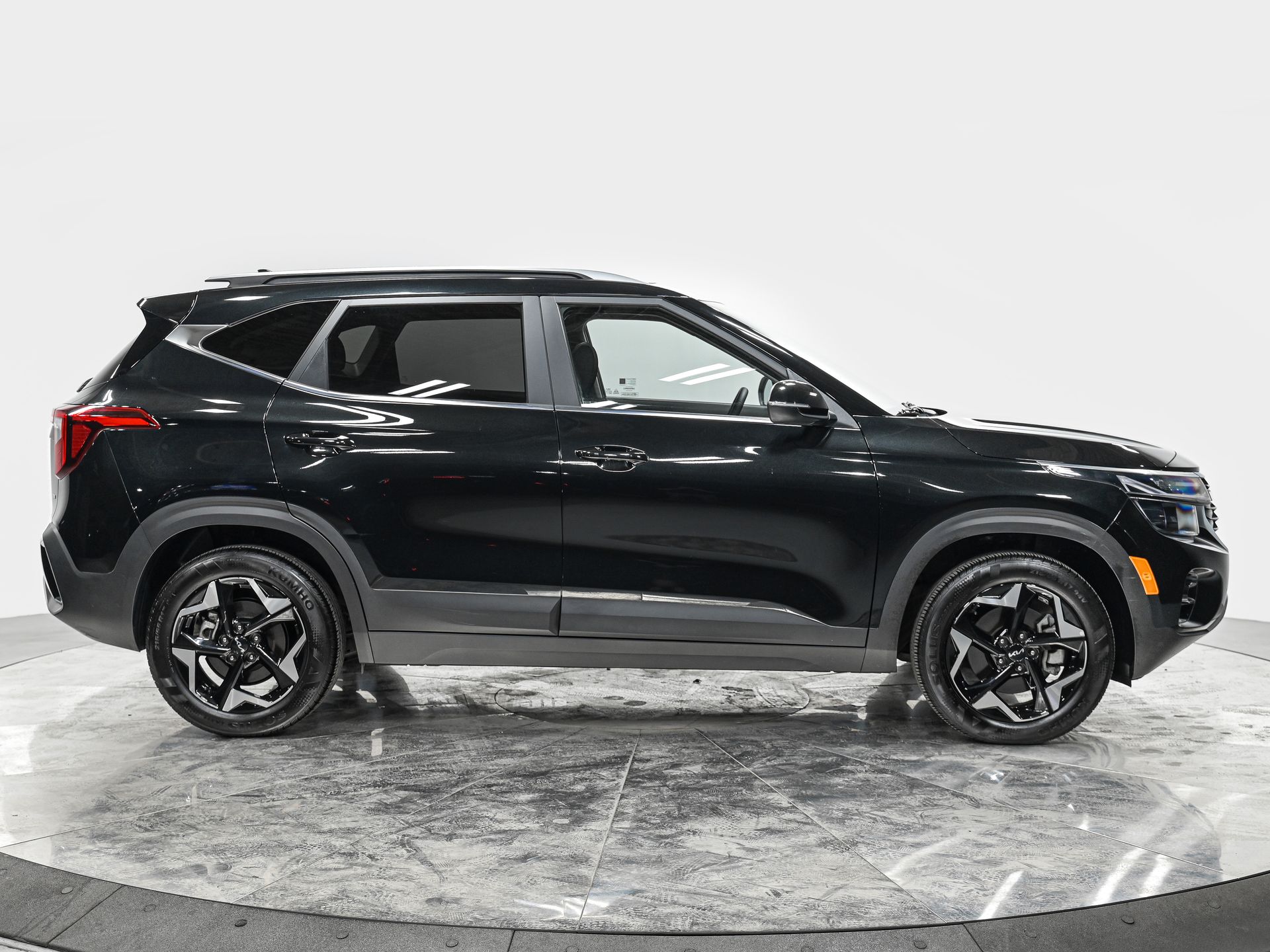 Vehicle image 4 of 30