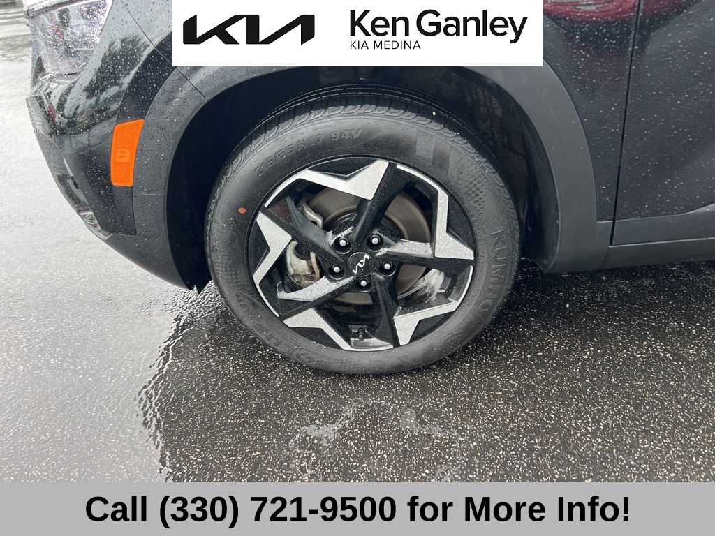 Vehicle image 23 of 69