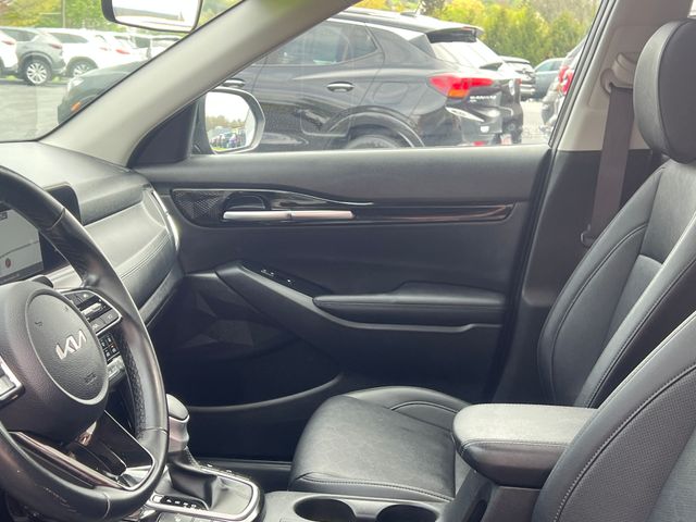 Vehicle image 21 of 36