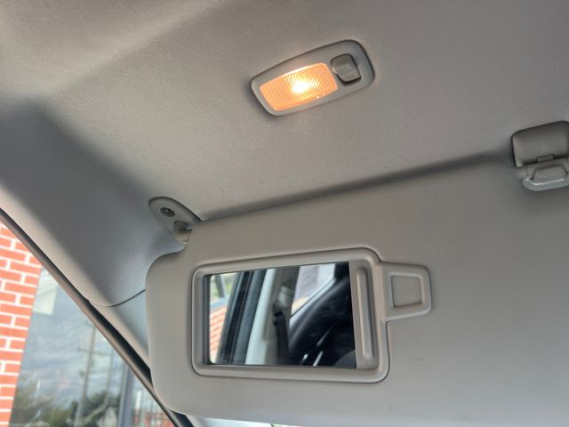 Vehicle image 32 of 36