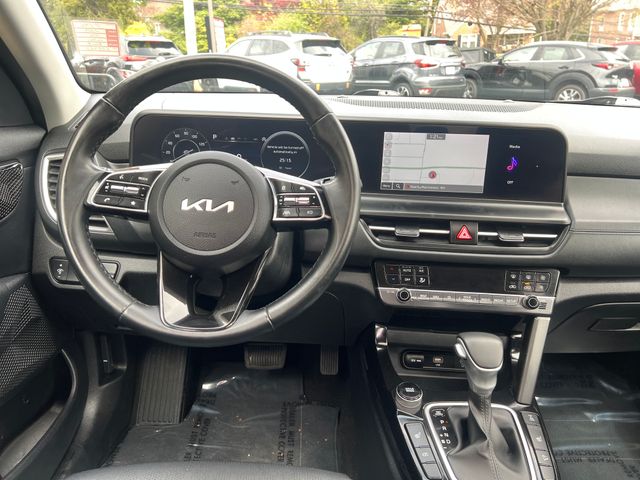 Vehicle image 17 of 36