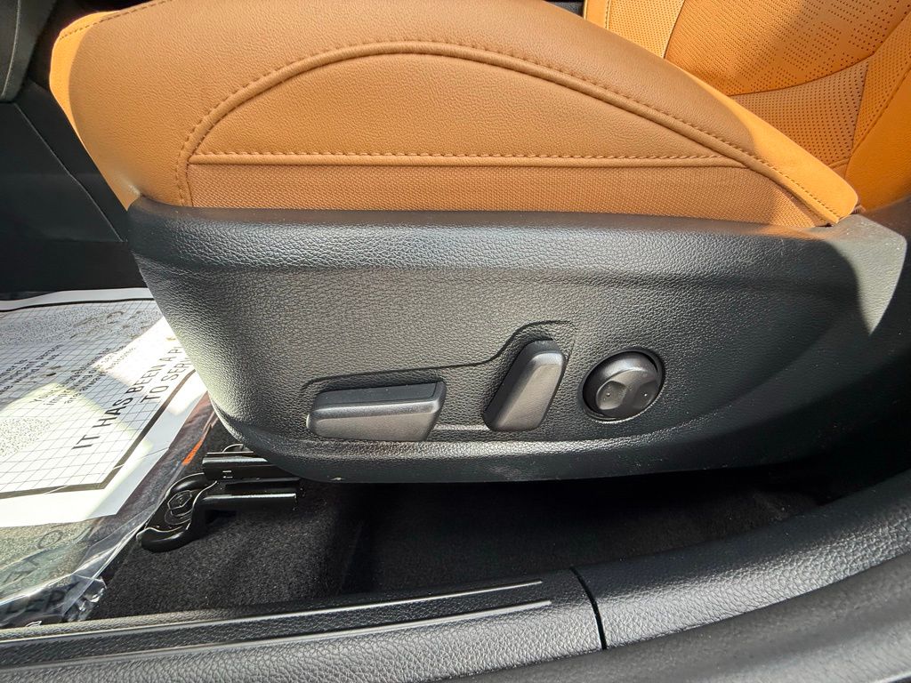 Vehicle image 29 of 31