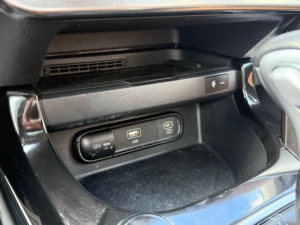 Vehicle image 11 of 31