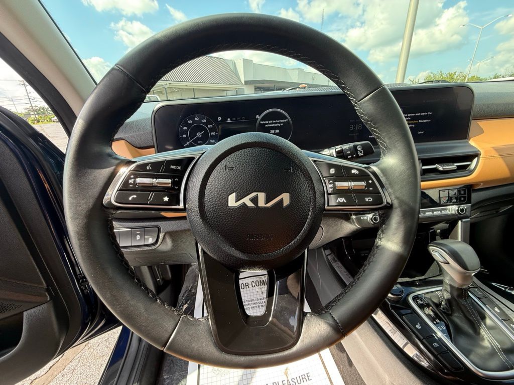 Vehicle image 16 of 31