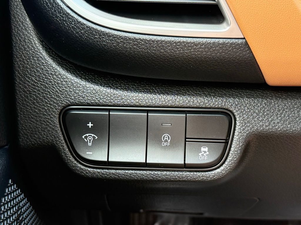 Vehicle image 28 of 31