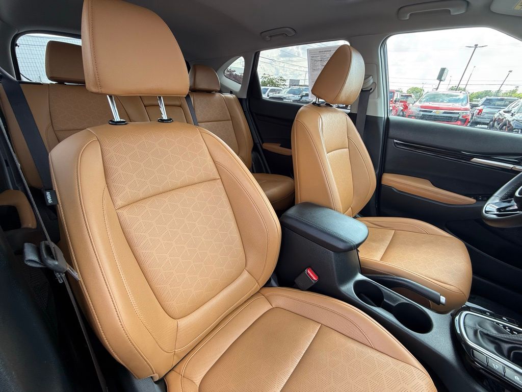 Vehicle image 14 of 31