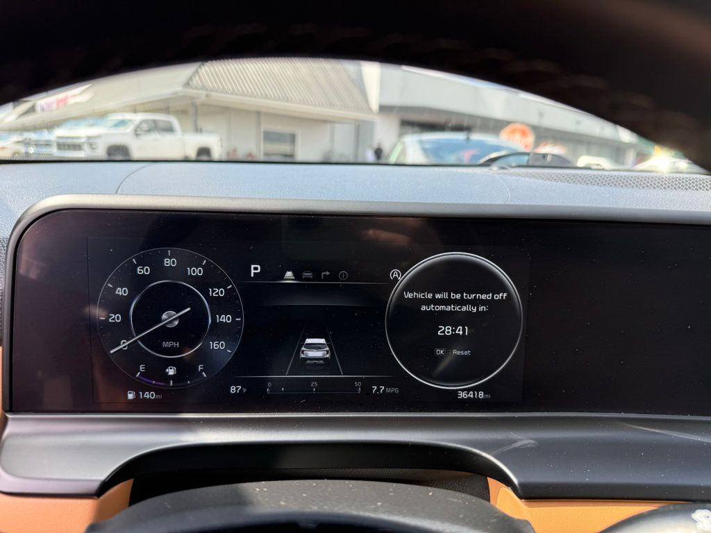 Vehicle image 17 of 31