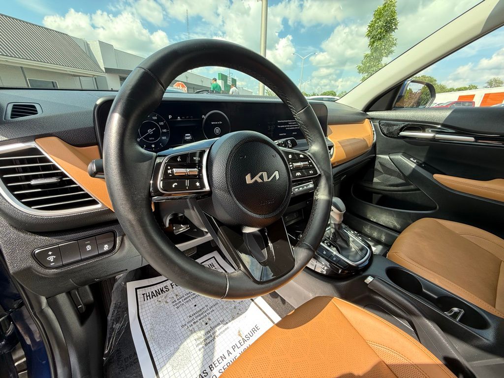 Vehicle image 15 of 31
