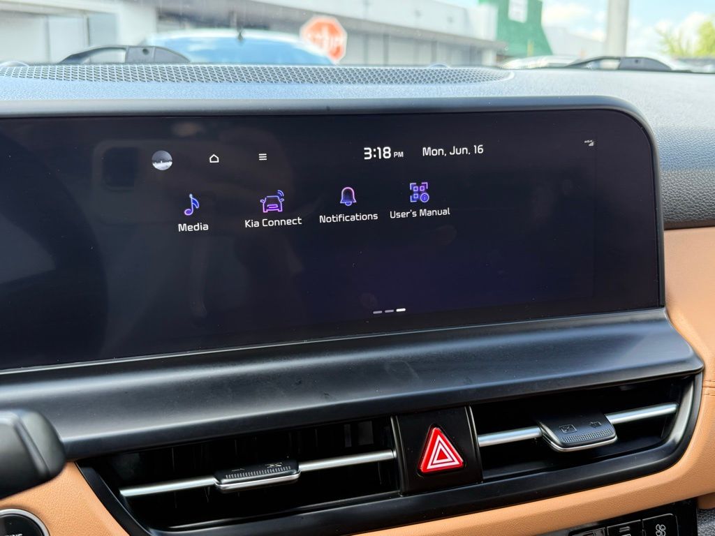 Vehicle image 23 of 31
