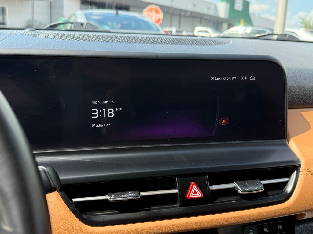 Vehicle image 24 of 31