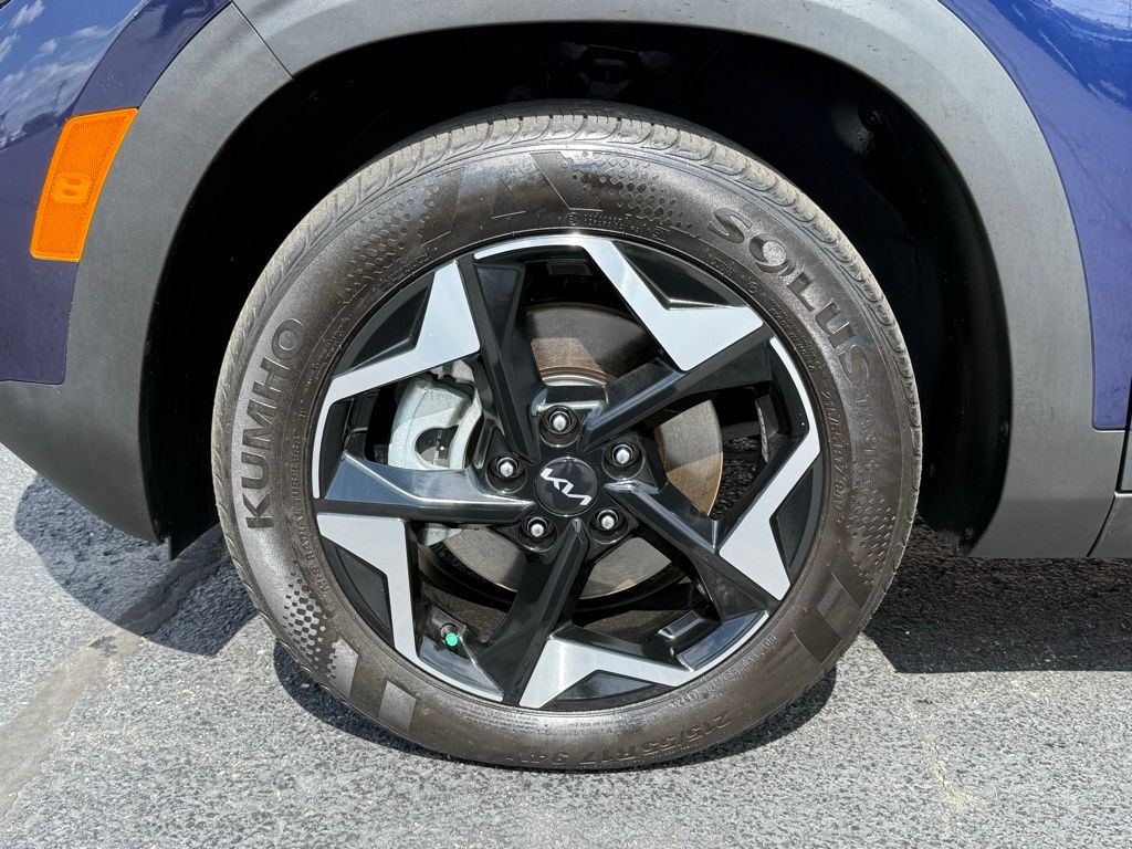 Vehicle image 9 of 31