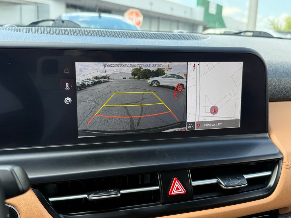 Vehicle image 21 of 31