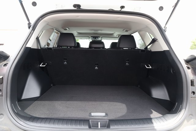 Vehicle image 27 of 33