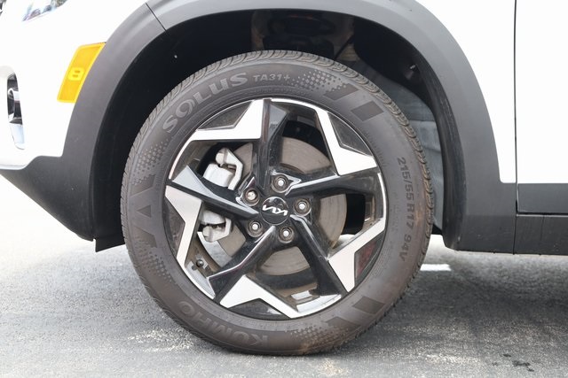 Vehicle image 8 of 33