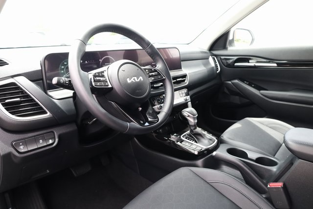 Vehicle image 10 of 33