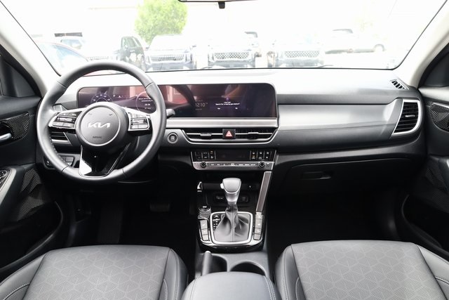 Vehicle image 11 of 33