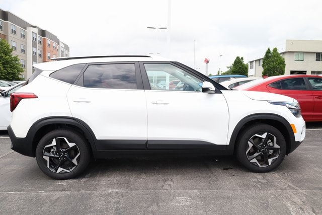Vehicle image 4 of 33