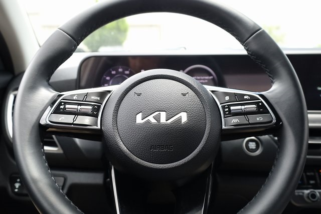 Vehicle image 15 of 33