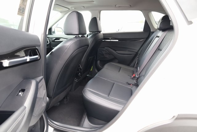 Vehicle image 25 of 33
