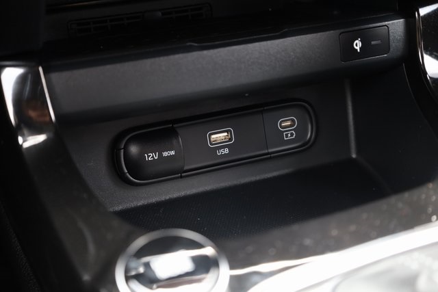 Vehicle image 21 of 33