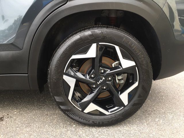 Vehicle image 7 of 20