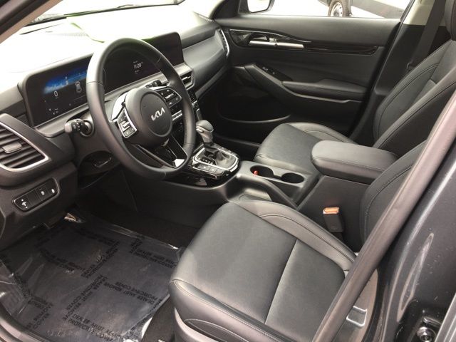 Vehicle image 16 of 20