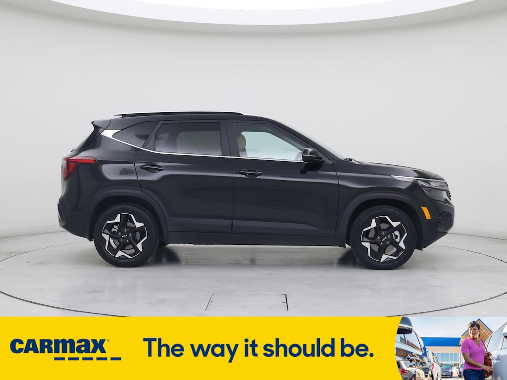 Vehicle image 4 of 32