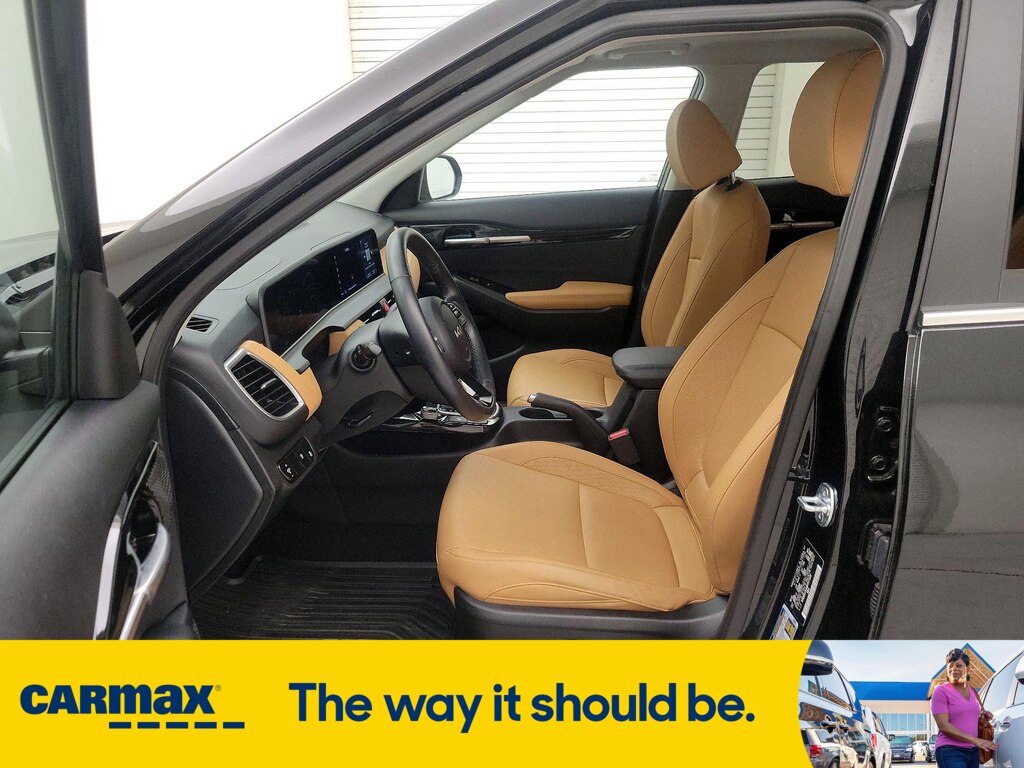 Vehicle image 11 of 32
