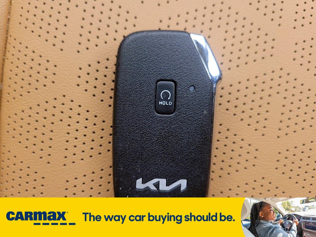 Vehicle image 29 of 32