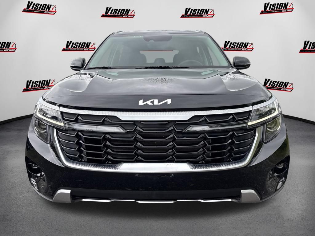 2024 Kia Seltos EX Image 2 of 32