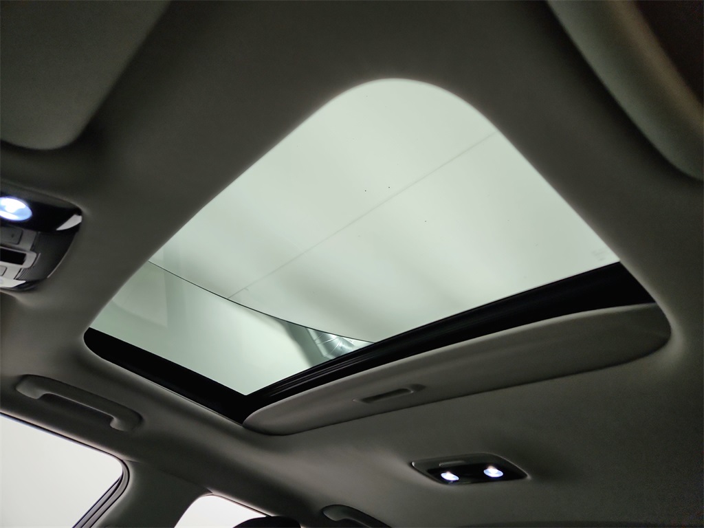 Vehicle image 11 of 37