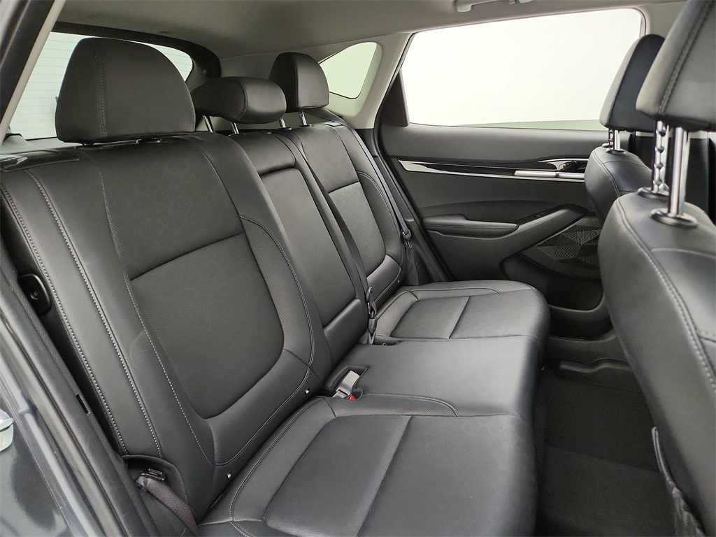 Vehicle image 26 of 37