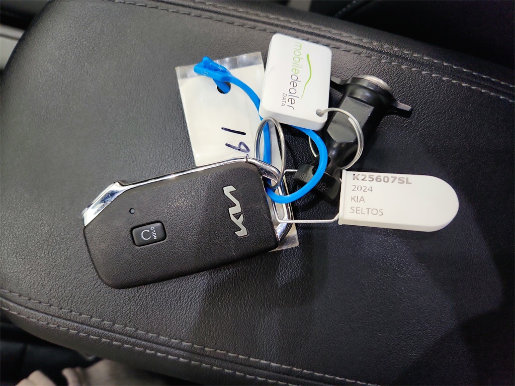 Vehicle image 29 of 37