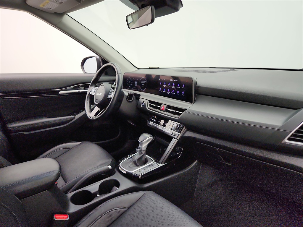 Vehicle image 23 of 37