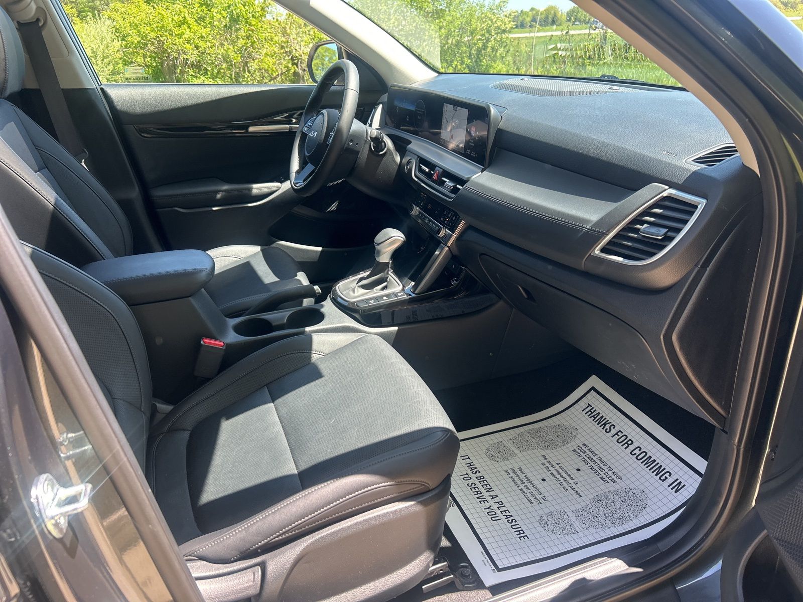 Vehicle image 20 of 25