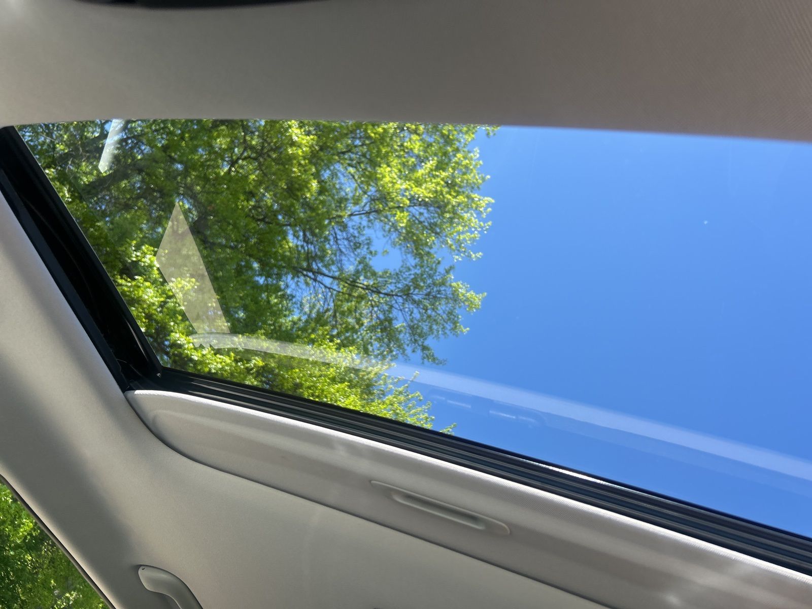 Vehicle image 16 of 25