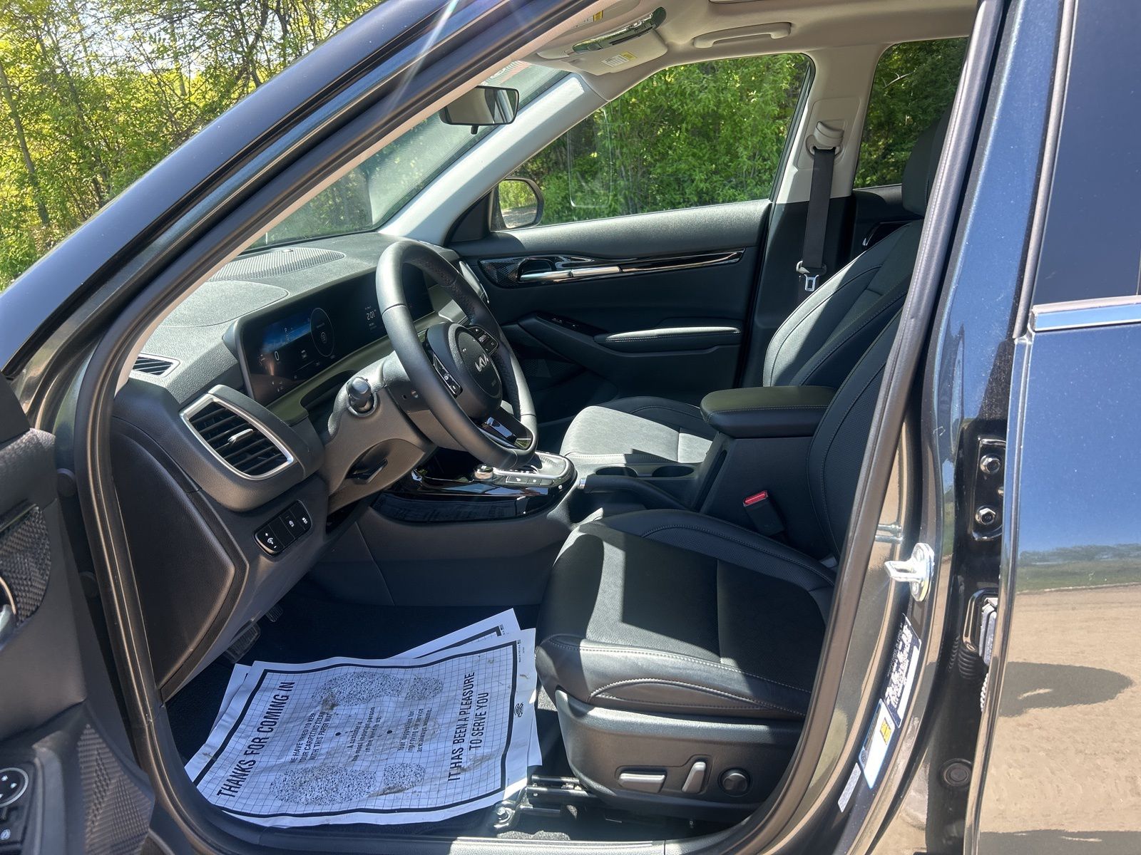 Vehicle image 10 of 25