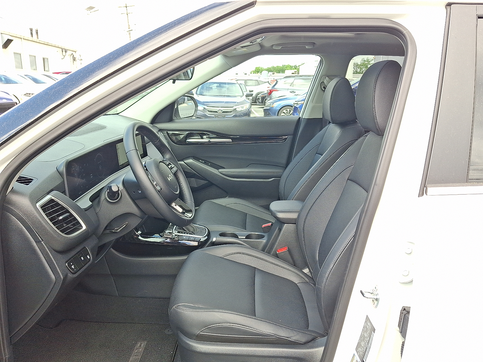 Vehicle image 13 of 30
