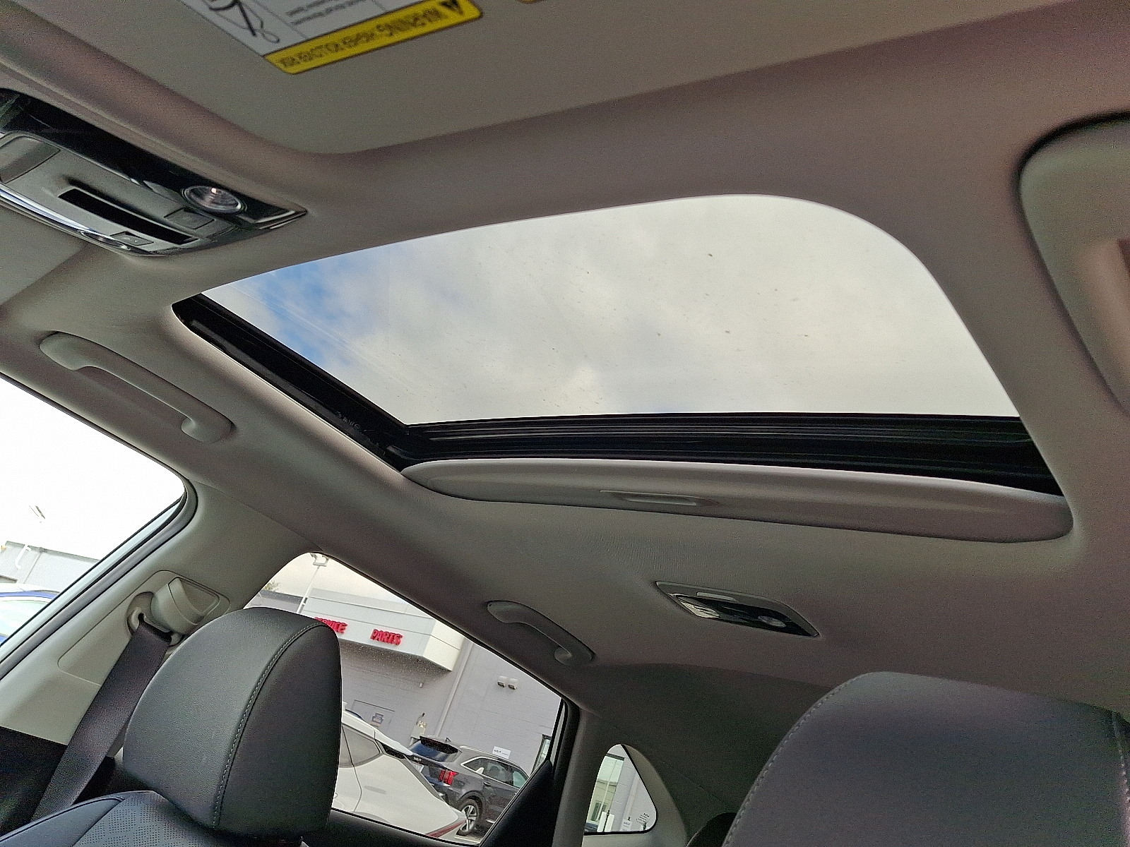 Vehicle image 14 of 30