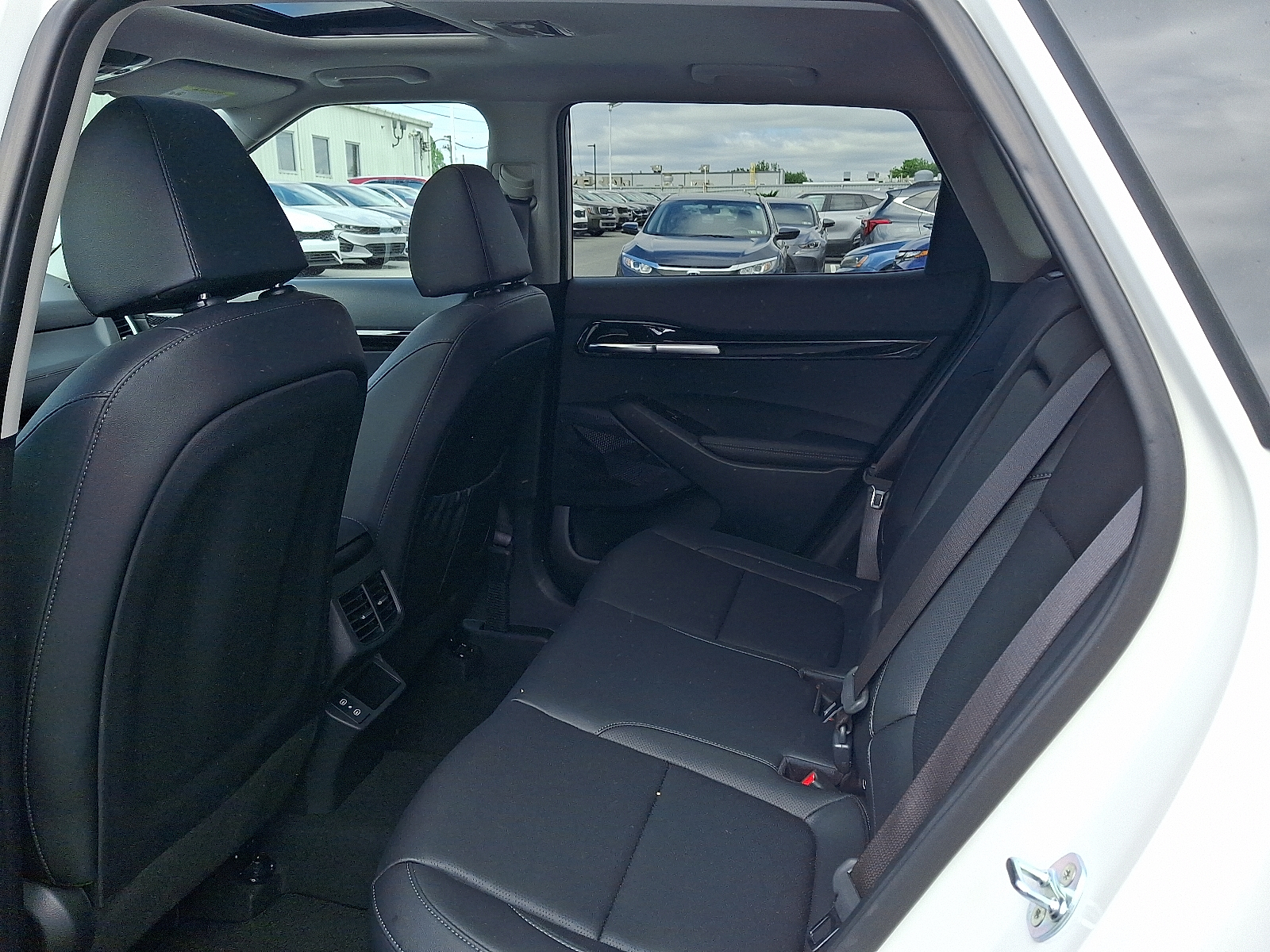 Vehicle image 10 of 30