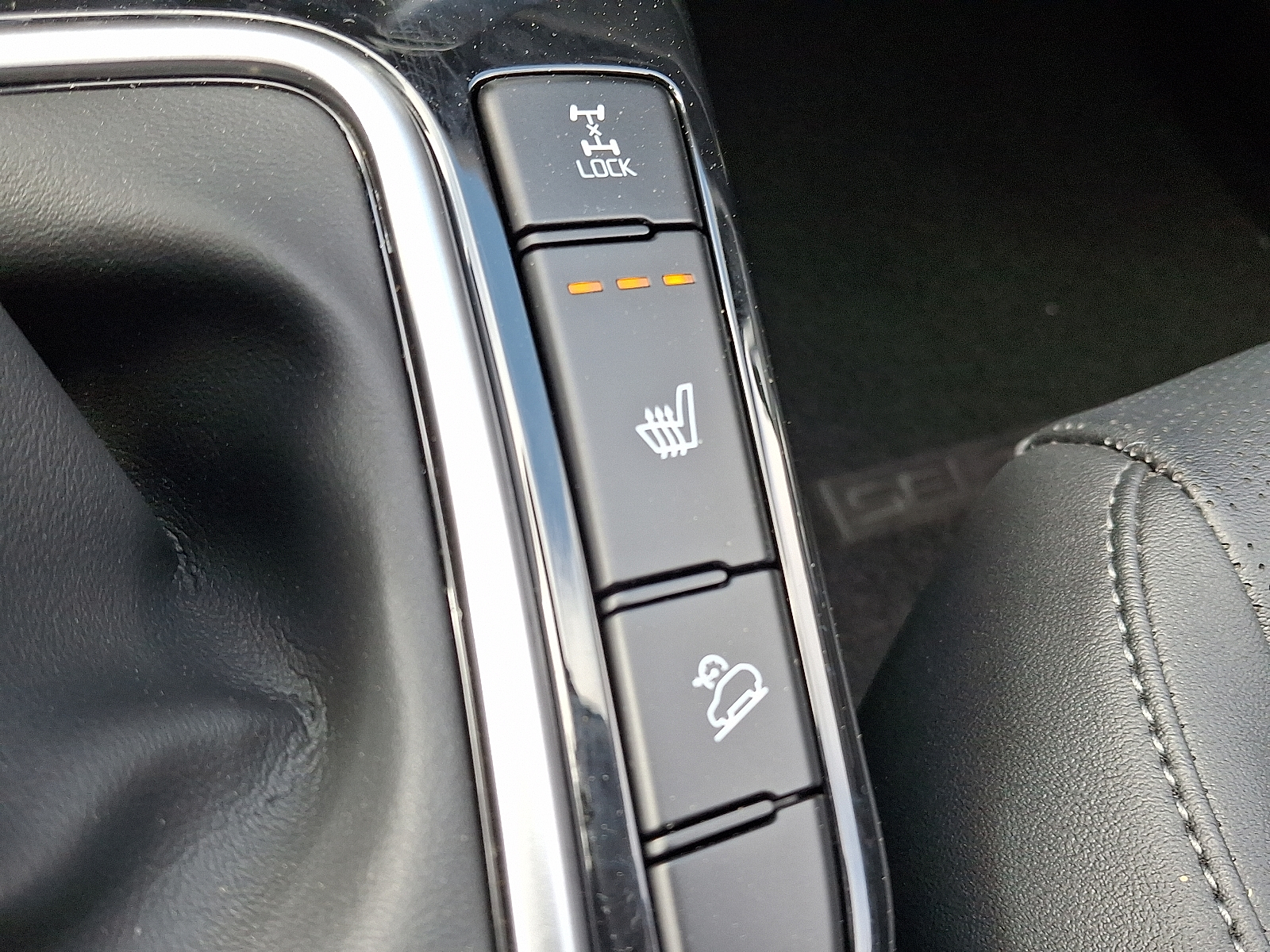 Vehicle image 25 of 30