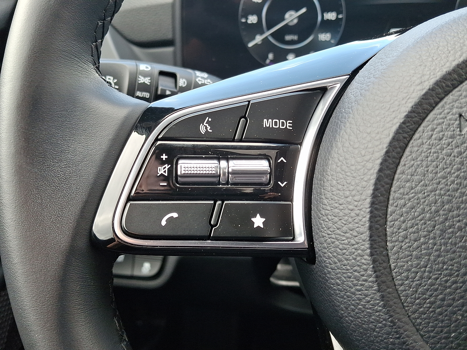 Vehicle image 22 of 30
