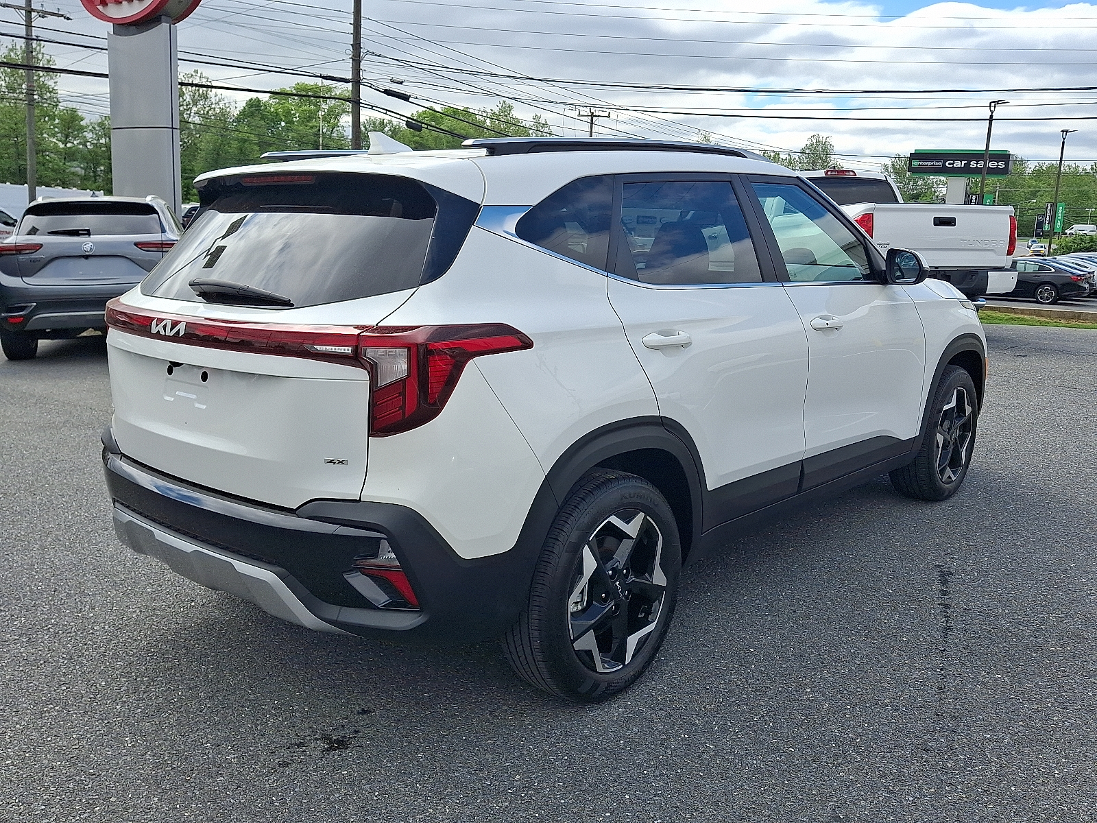 Vehicle image 4 of 30