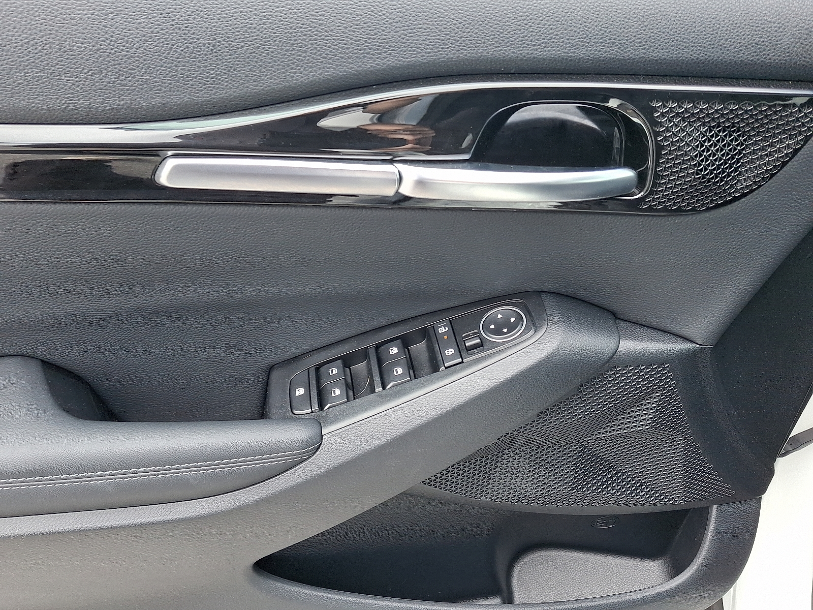 Vehicle image 12 of 30