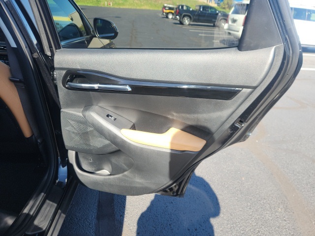Vehicle image 11 of 25