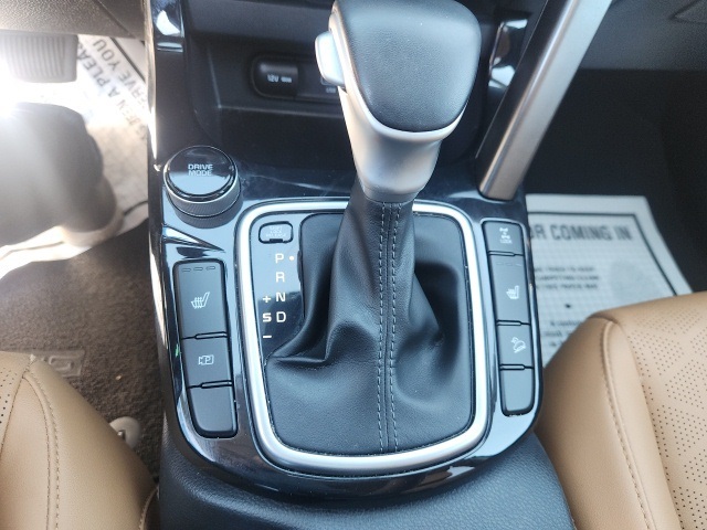Vehicle image 24 of 25